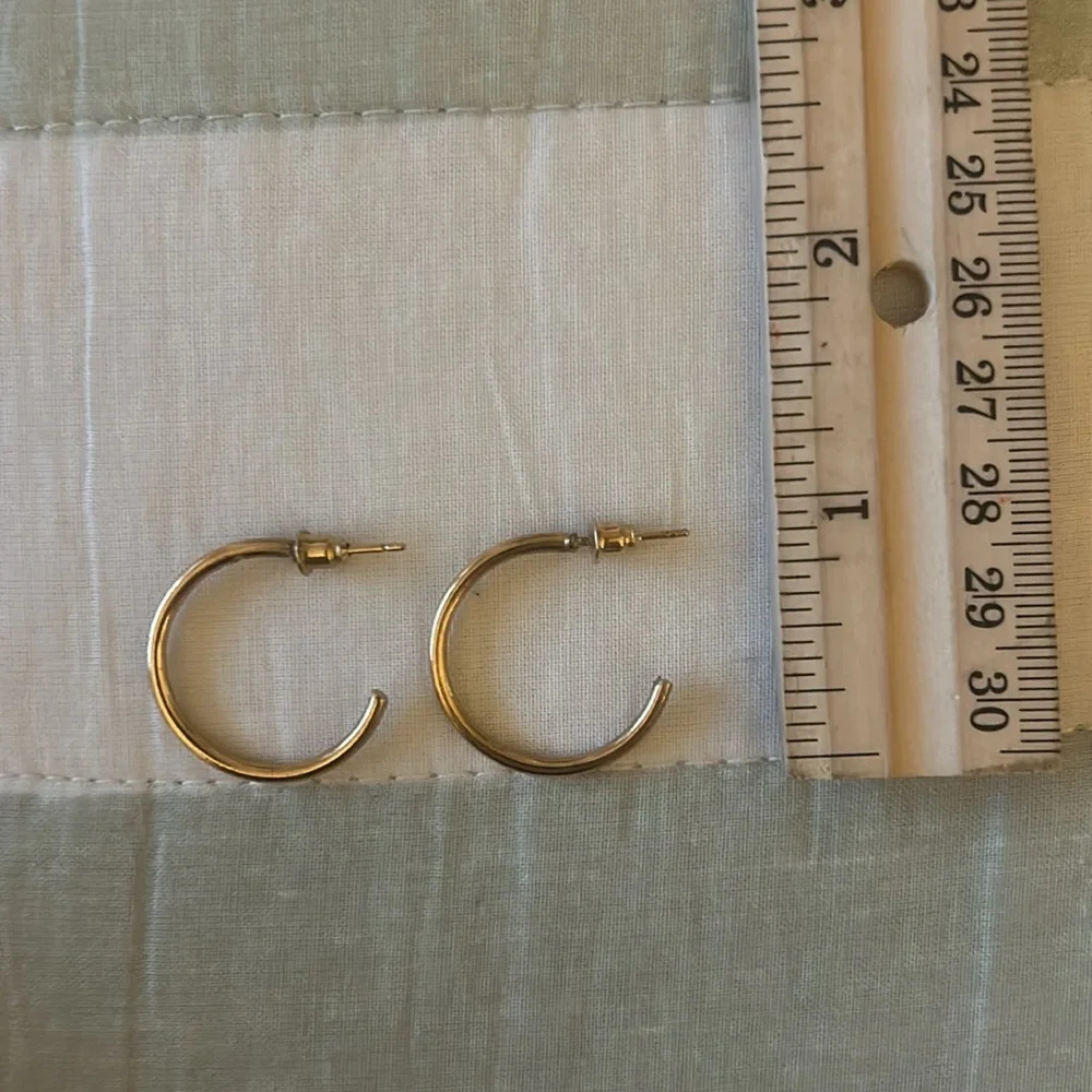 Set of 3 gold hoop earrings - Picture 8 of 10
